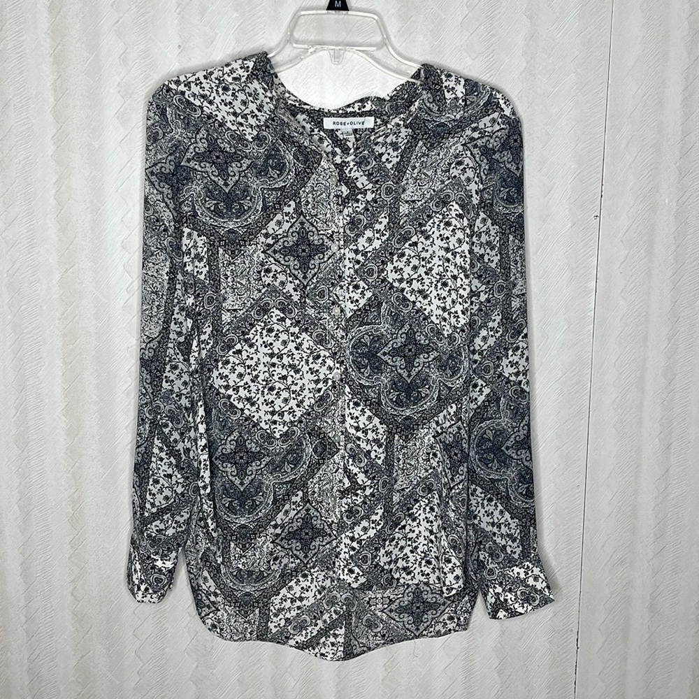 ❤️ 🆕 ROSE + OLIVE Button Down Blouse Size S - Picture 2 of 4
